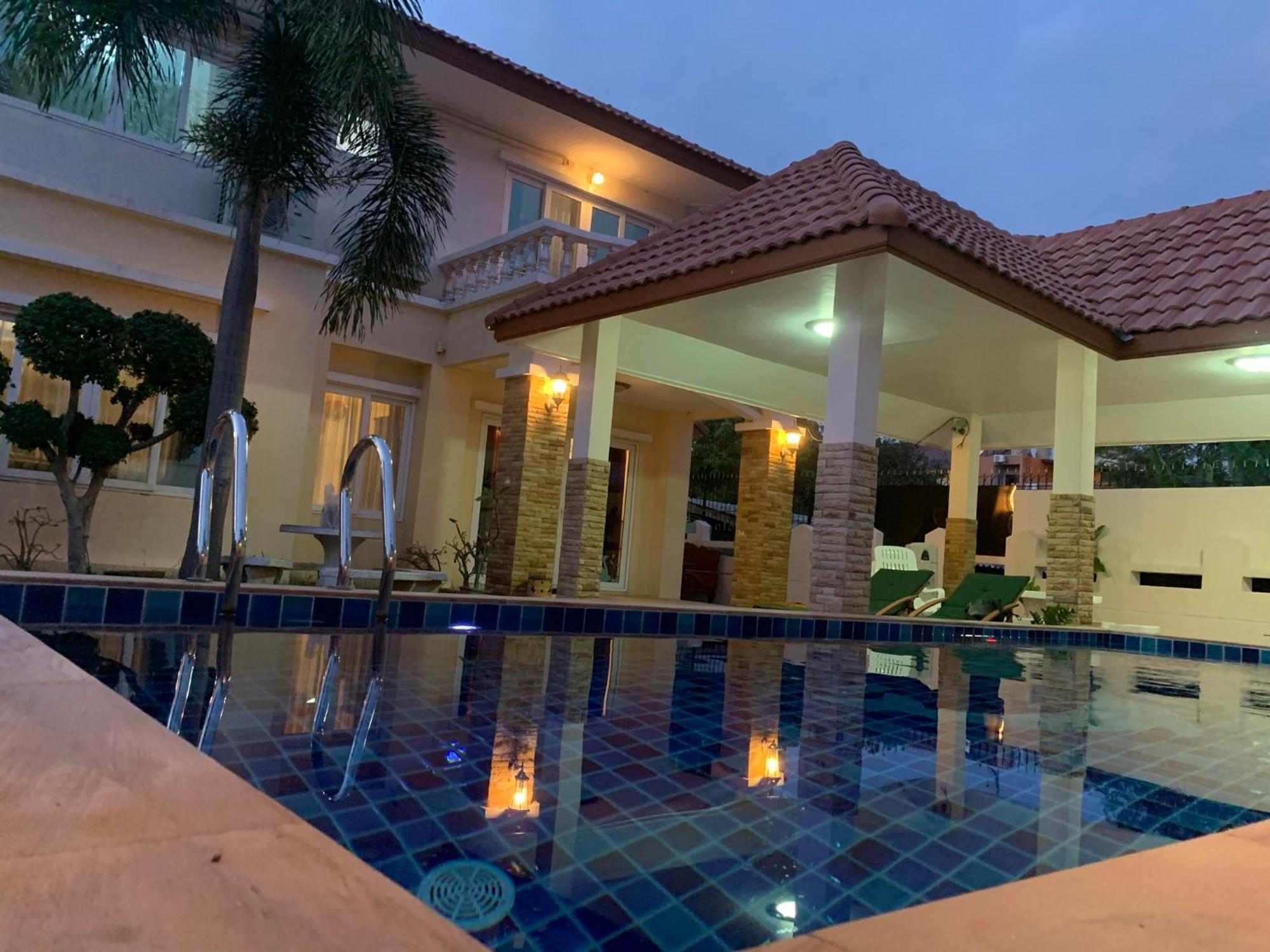 Yoch Pool Villa Паттайя Экстерьер фото